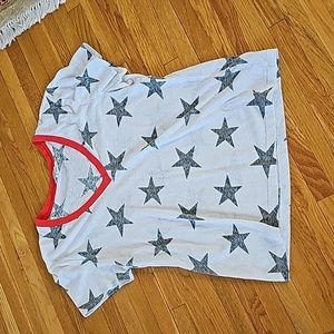 Splendid V-neck star print tee w/ red trim in medium